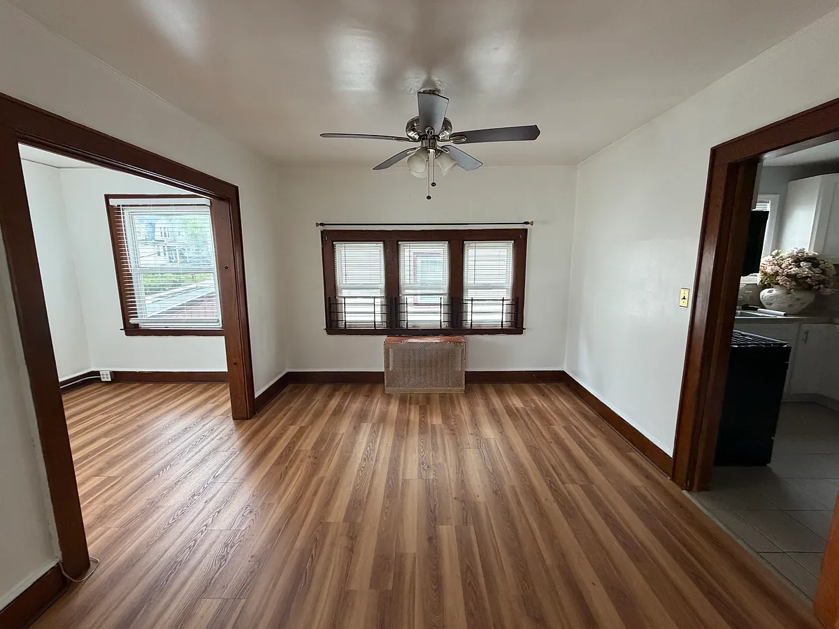 Building Photo - 13 Maple St #2