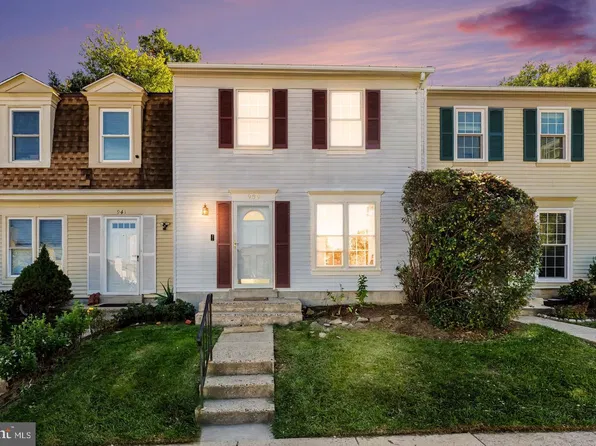 939 Holborn Ct, Sterling, VA 20164