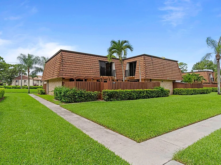 1405 14th Ln — Photo 1