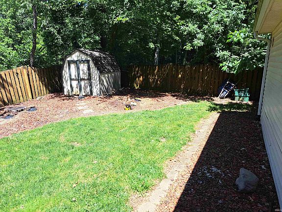5th image of 412 Castlewood Ct