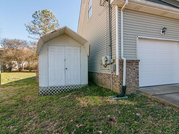 3rd image of 2009 Windroe Dr