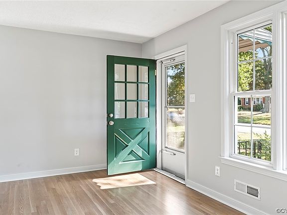 3rd image of 1802 Windsordale Dr