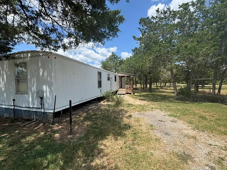 301 Whitetail Ln — Photo 3
