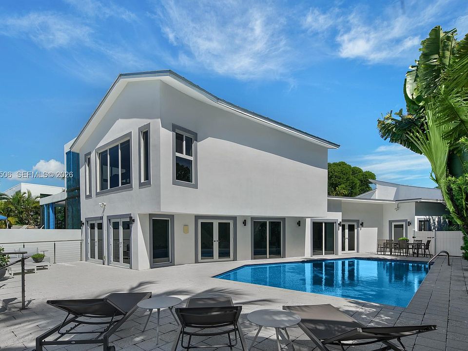 1st image of 1040 S Shore Dr