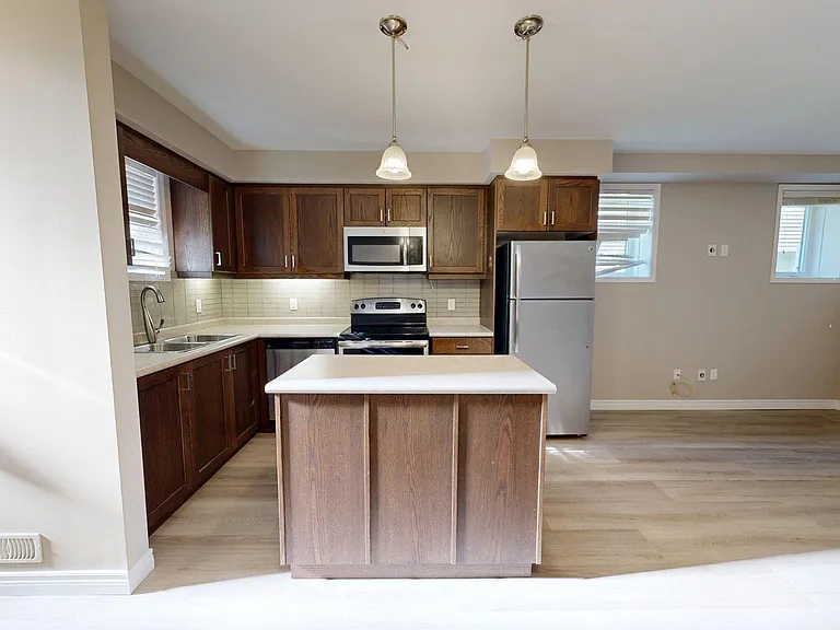 3200 Singleton Ave #8 — Photo 5