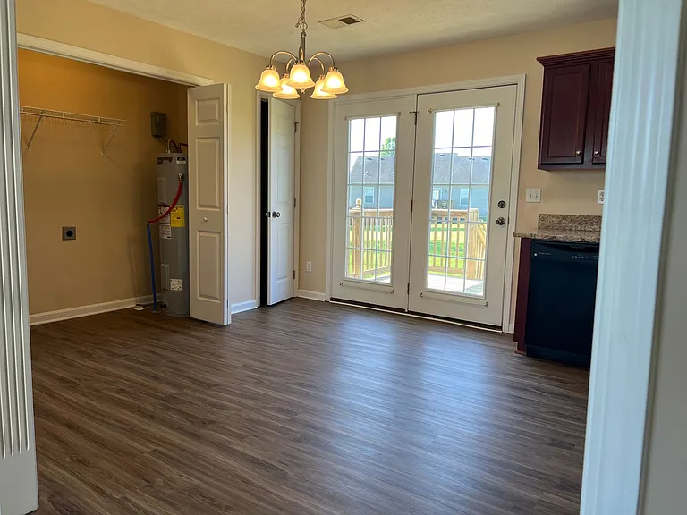 1705 Madison Ct — Photo 9