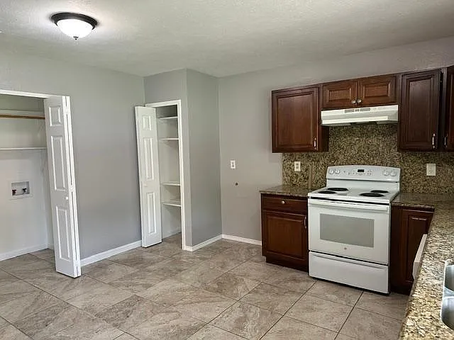 4905 Avery Cir — Photo 2