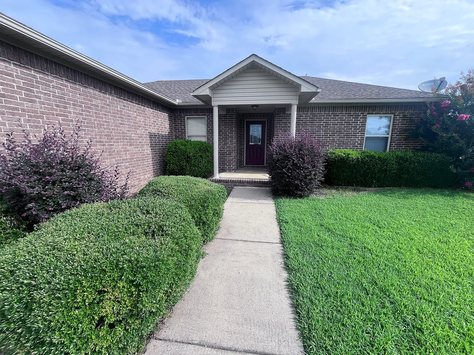 4 bed, 1380 sqft, $1,550 — Photo 2