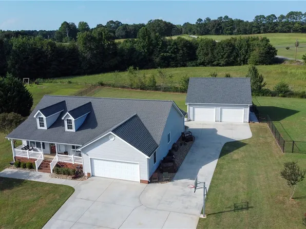 102 Toliver Ln, Anderson, SC 29626