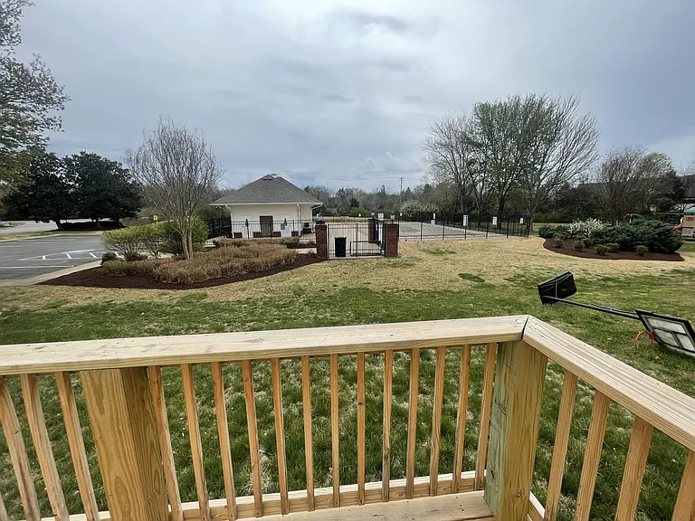 2285 Oak Hill Dr — Photo 4
