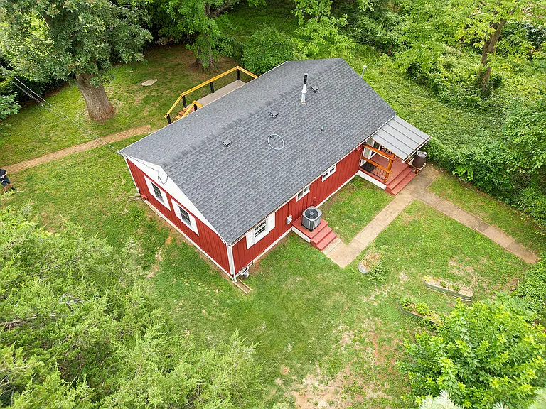 315 Caroline Ave — Photo 58