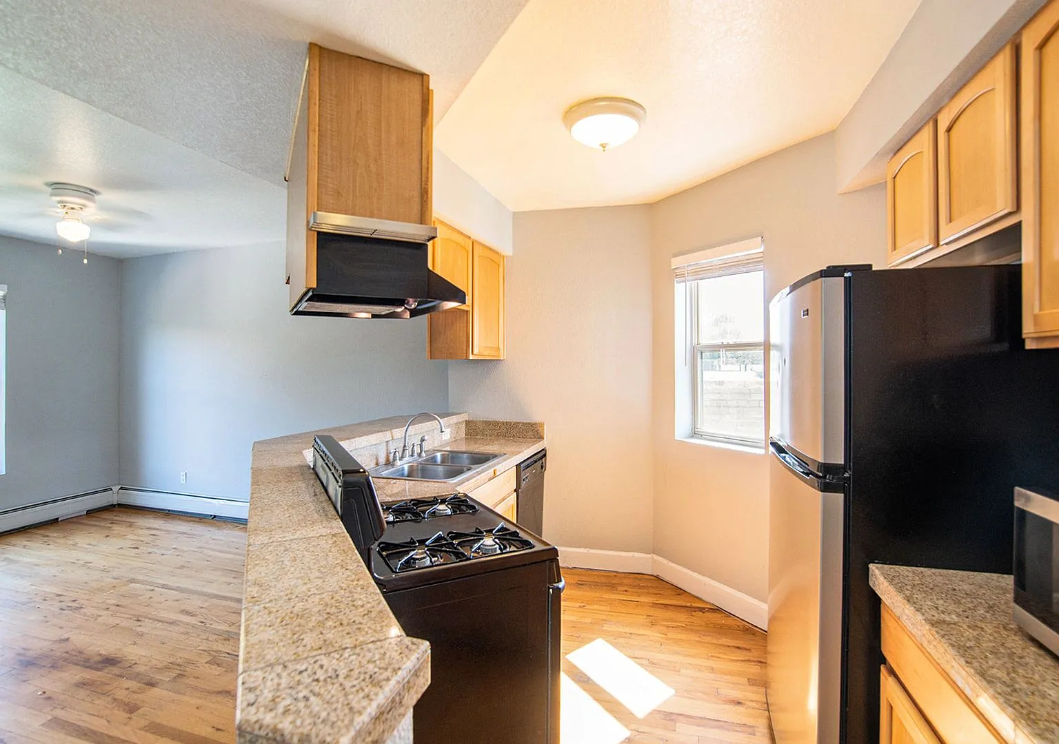 Cozy 1 bed 1 bath in Uptown! 500 Holiday Rent Credit — Photo 4