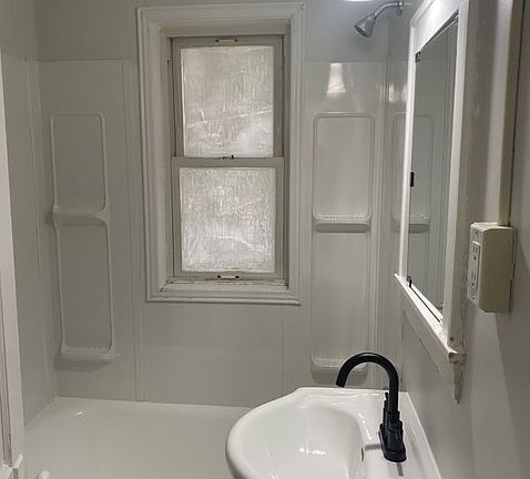 4th image of 107 Kingsmount Blvd #6