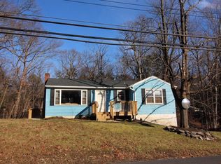 11 White Oaks Rd, Hyde Park, NY 12538