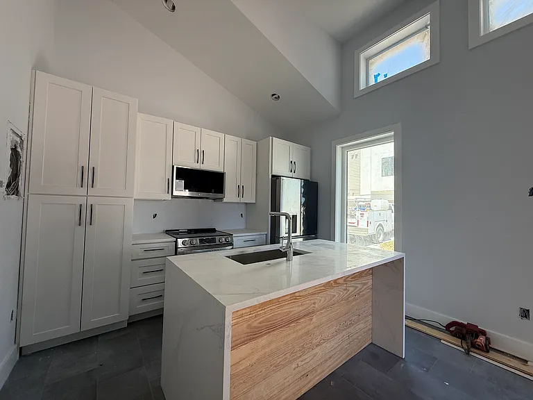 119 12th Ave N #2 — Photo 2