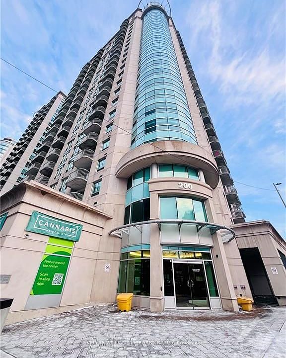 1st image of 200 Rideau St #607