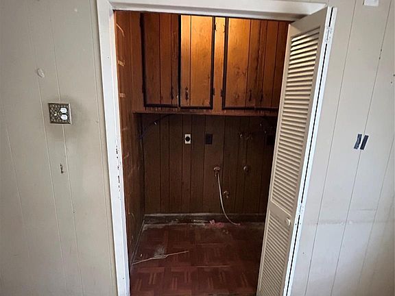 5th image of 803 Shawnee St