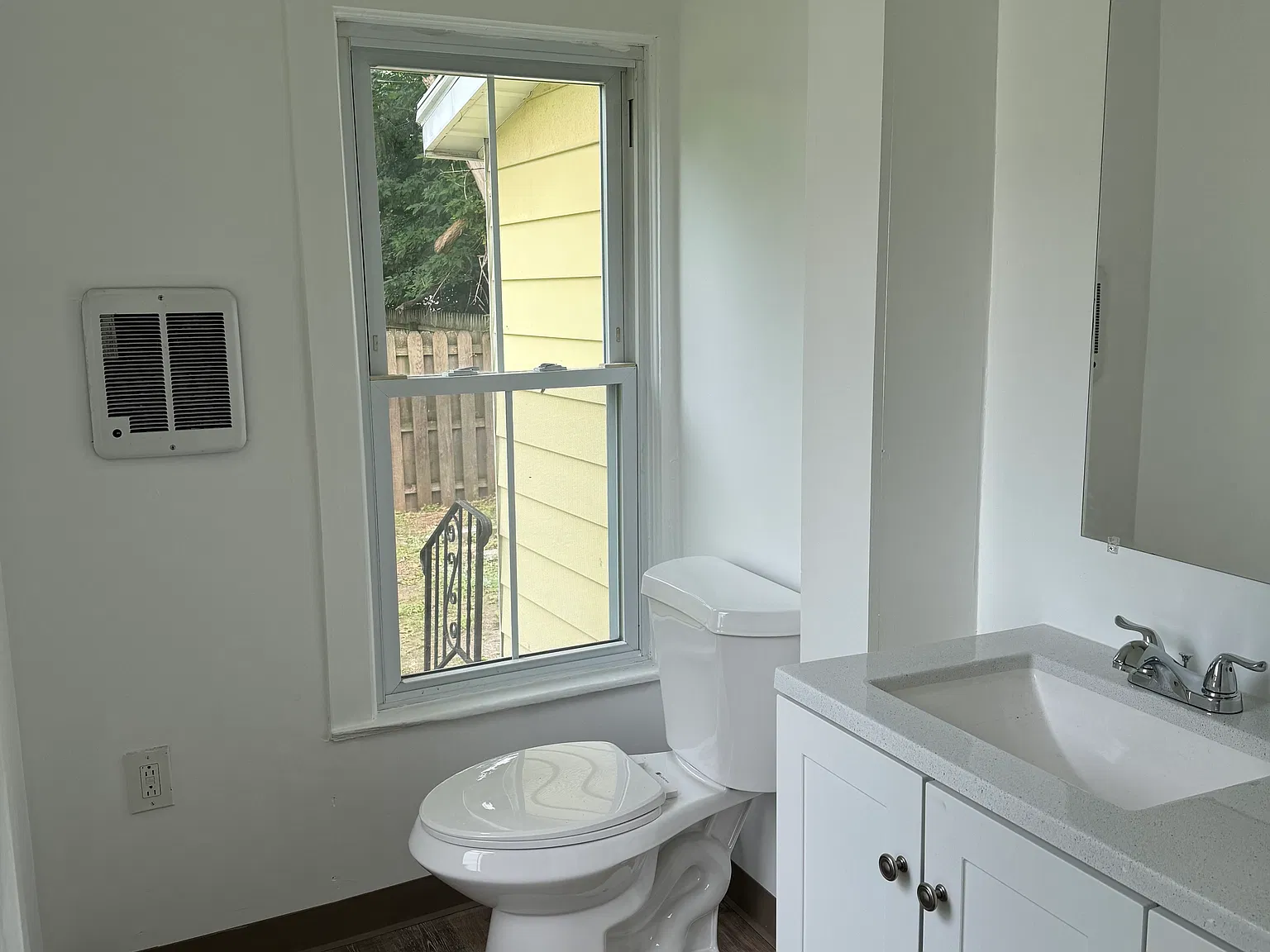 3 bed, 1254 sqft, $1,975 — Photo 4