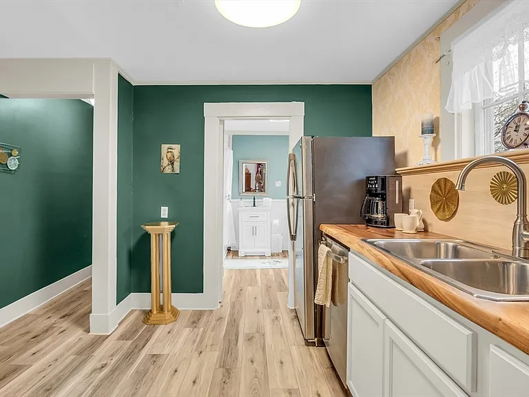205C W Main St #3 — Photo 3