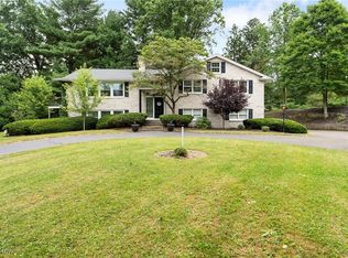 2450 Larchmoor Pkwy NW, Canton, OH 44708