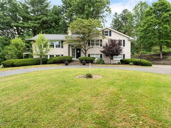 2450 Larchmoor Pkwy NW, Canton, OH 44708