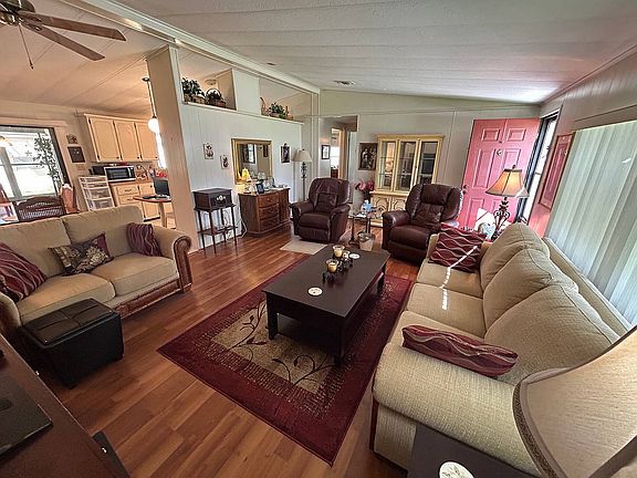 3rd image of 3915 Sabal Dr