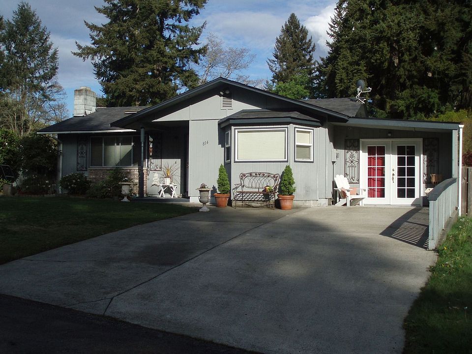 1st image of 814 Oakcrest Ct SE