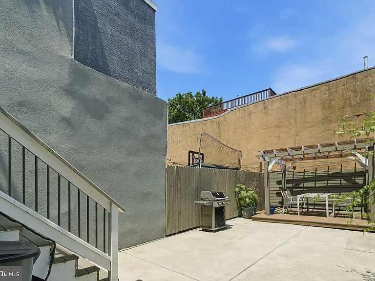 2525 Brown St — Photo 7
