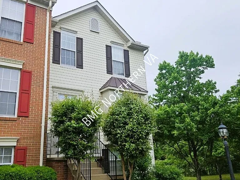 7408 Gadsby Sq — Photo 3