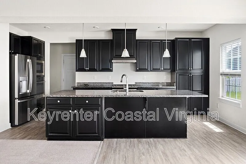 4 bed, 3.0 bath, 2718 sqft, $3,200 — Photo 4