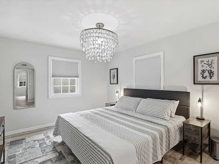 3811 Pretty Lake Ave #B — Photo 11