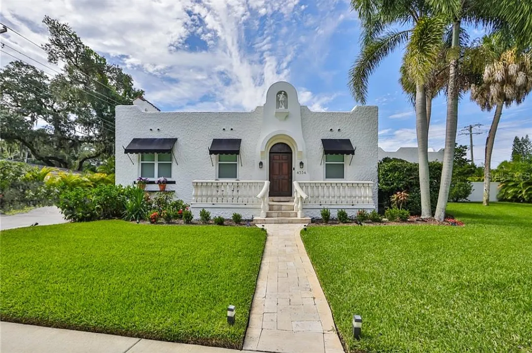4534 W Beachway Dr — Photo 1