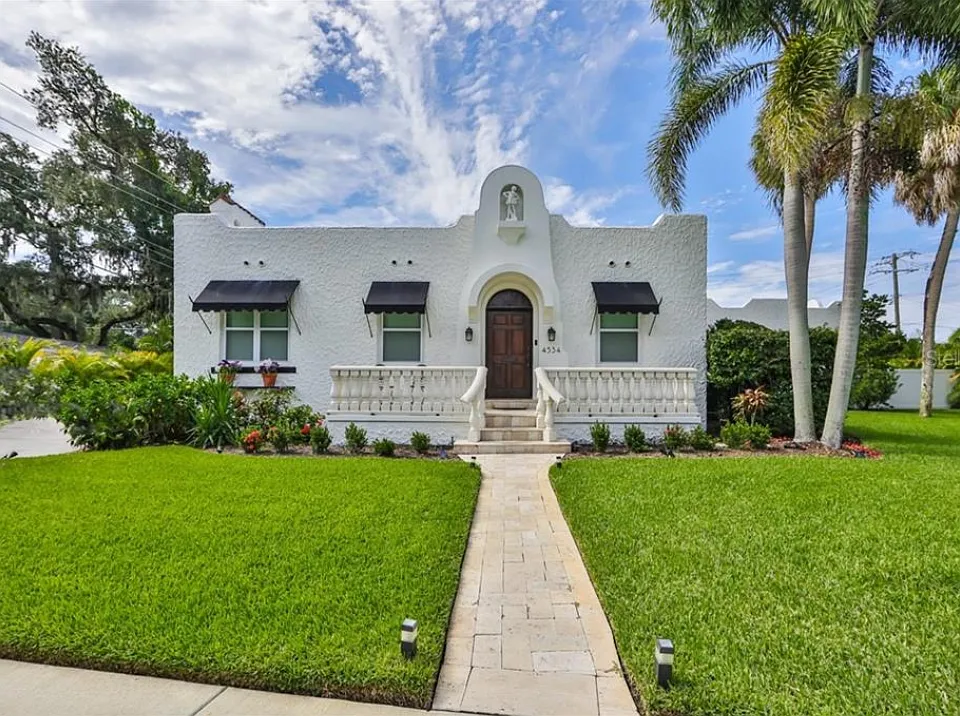 4534 W Beachway Dr