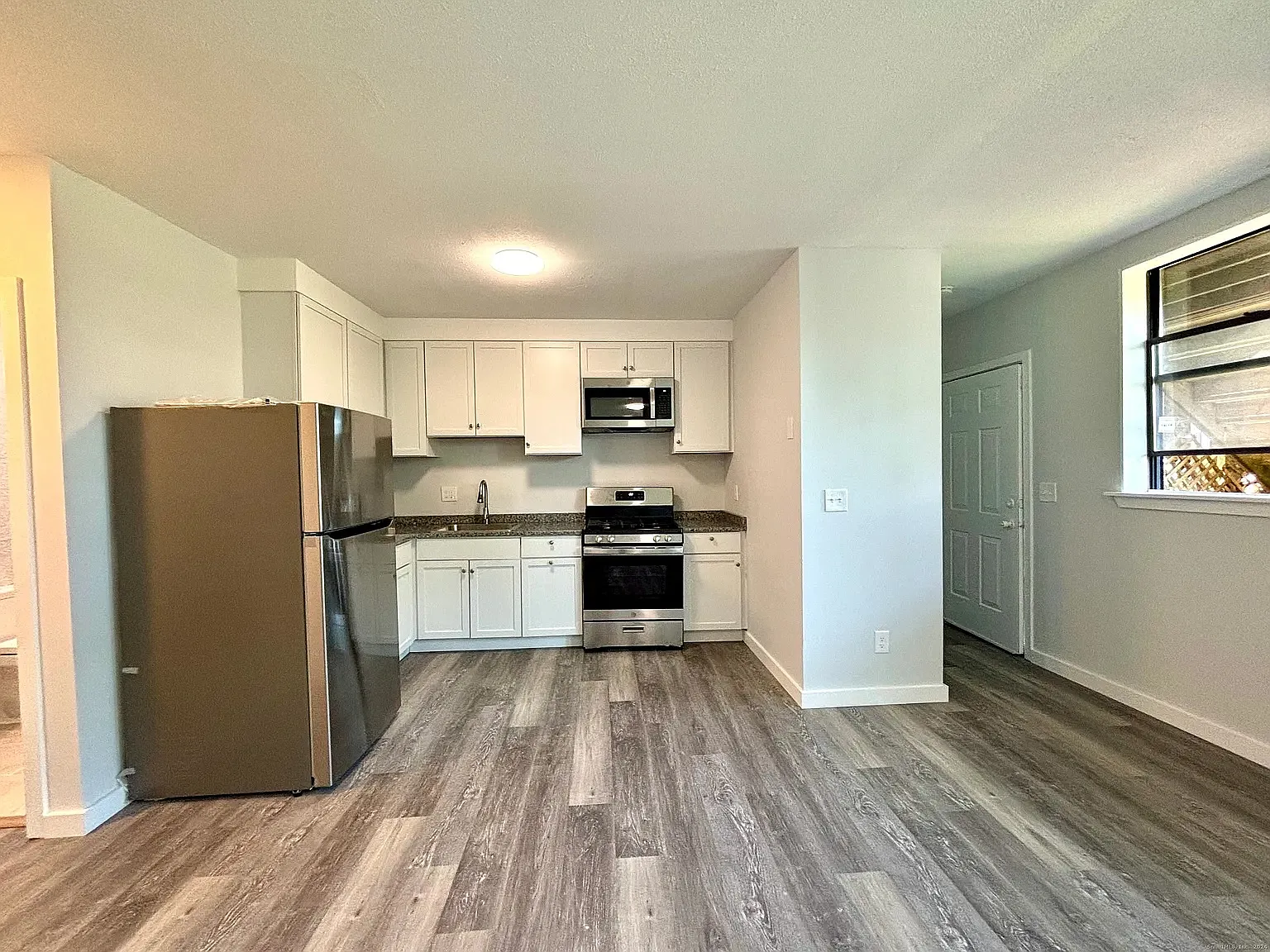 1 bed, 782 sqft, $1,350 — Photo 2