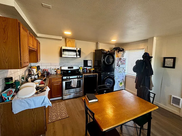 415 N Van Buren St — Photo 6