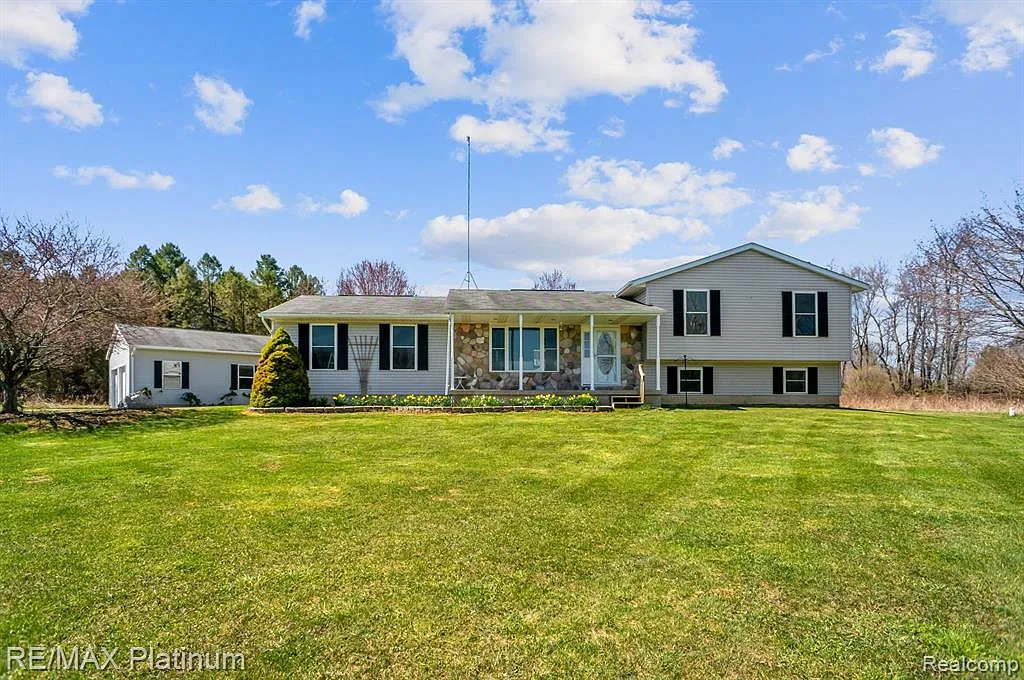 8587 Lange Rd photo 1