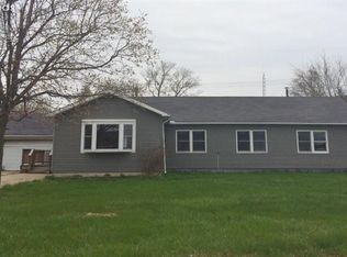 823 Fireland Ln, Port Clinton, OH 43452