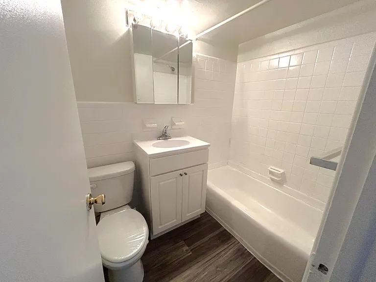 Oakwood Apartments — Photo 13
