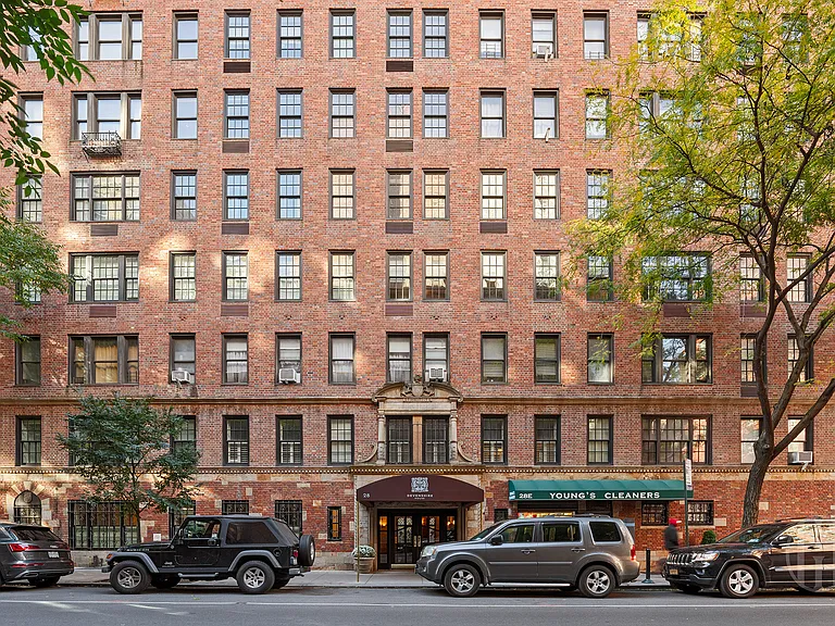 28 E 10th St #10B — Photo 16
