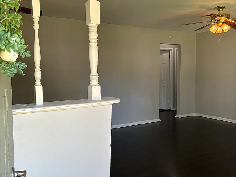 413 W Nashville St — Photo 2