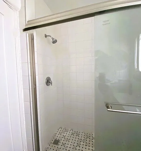 10623 Kinnard Ave — Photo 9
