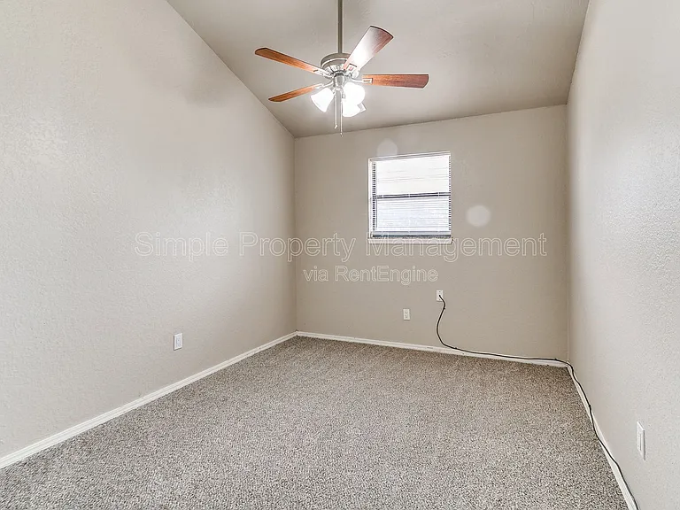 10607 N Macarthur Blvd — Photo 23