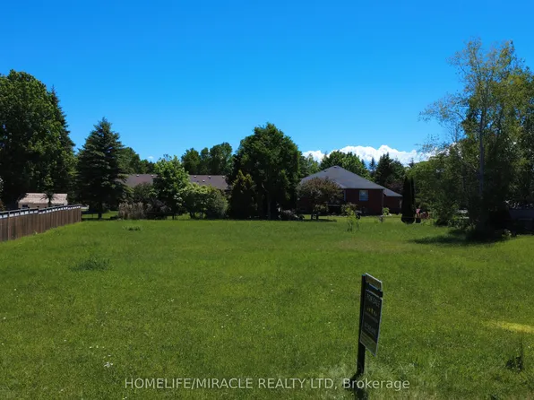 31 Fairway Cres, Wasaga Beach, ON L9Z 1B9