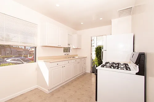 Charming 1 Bed/1 Bath - Just One Block from the Ocean in North Pacific Beach! Photo 1