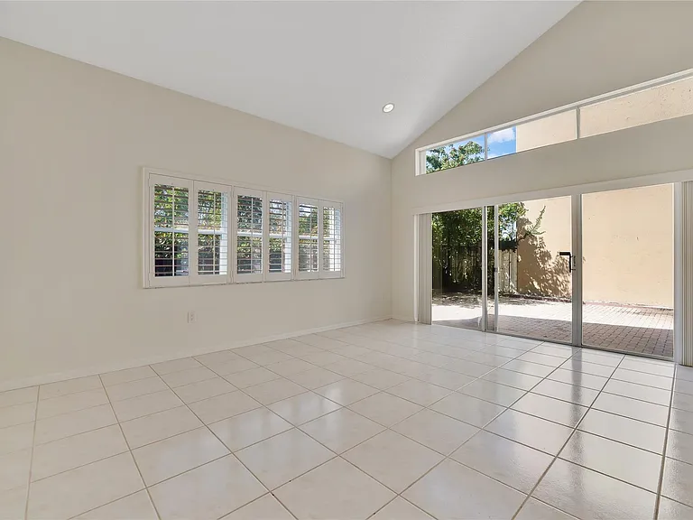 1840 Sweetbay Way — Photo 9