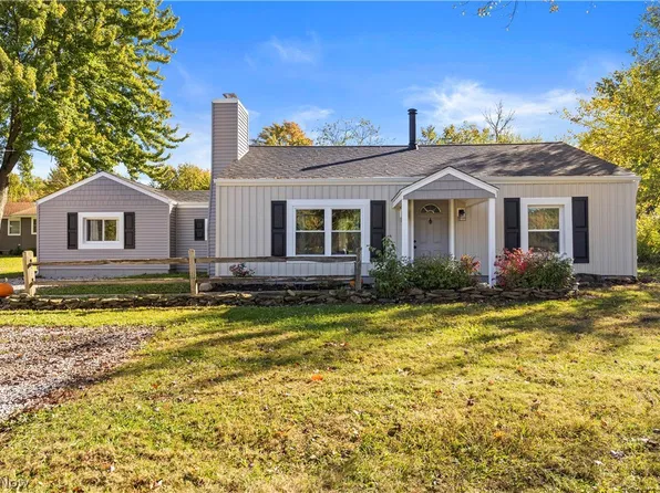7833 Baumhart Rd, Amherst, OH 44001