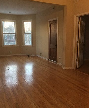 4th image of 2535 N Hamlin Ave