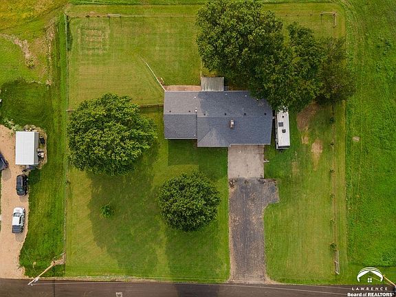 4th image of 1011 Elm St