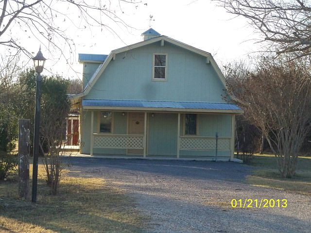1st image of 200 Lakeview Dr