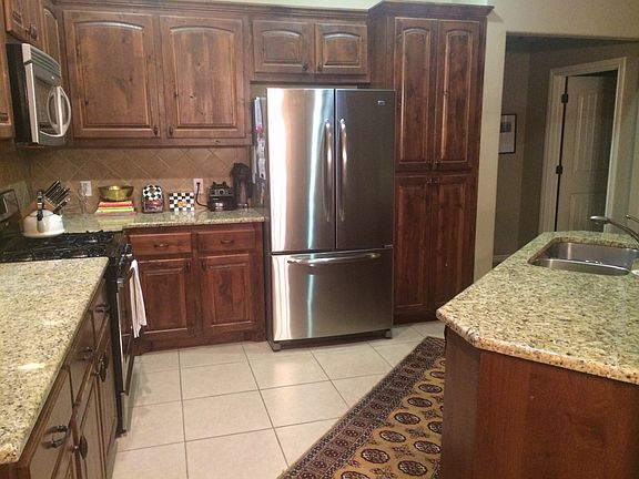 2nd image of 13905 Oxford Dr
